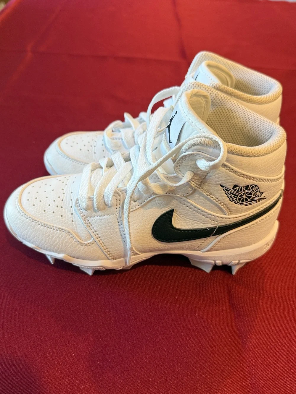Nike jordan mid
